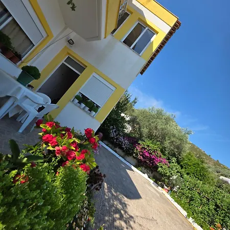 Xhemi's Home&garden Hébergement de vacances *